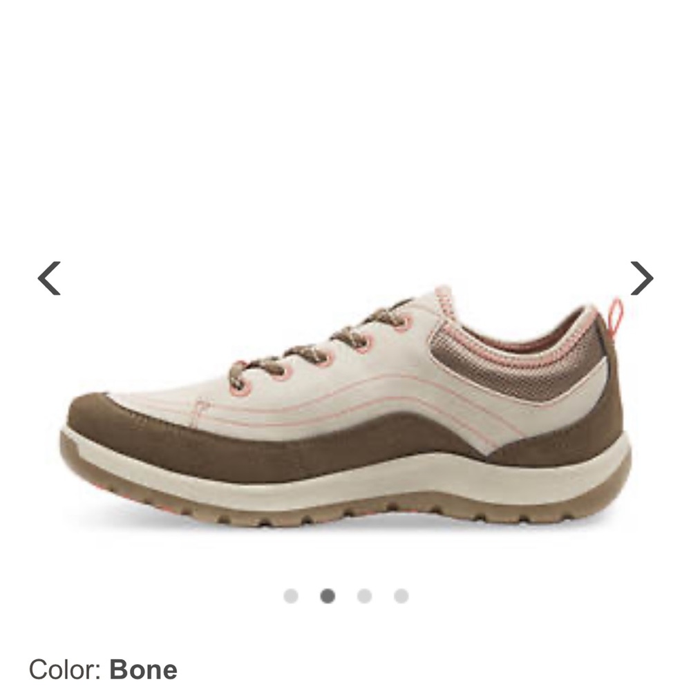 Eastland Erika. Woman’s size 8. Bone color.